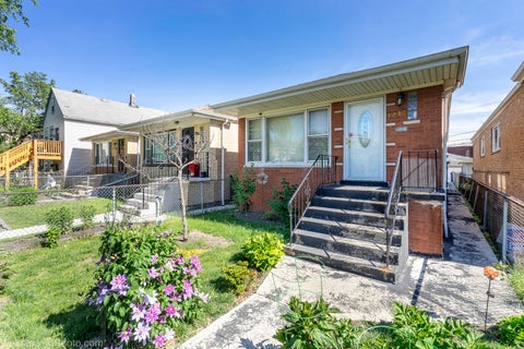 Photo of 3237 W 38th Place, Chicago, IL 60632 (MLS # 12664743)