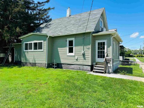 Photo of 602 5TH Street, Rock Island, IL 61201 (MLS # QC4265454)