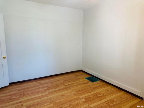 Tiny photo for 602 5TH Street, Rock Island, IL 61201 (MLS # QC4265454)