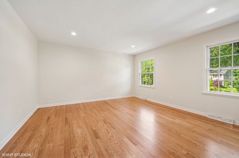 Tiny photo for 26 Berkshire Lane, Lincolnshire, IL 60069 (MLS # 12472882)