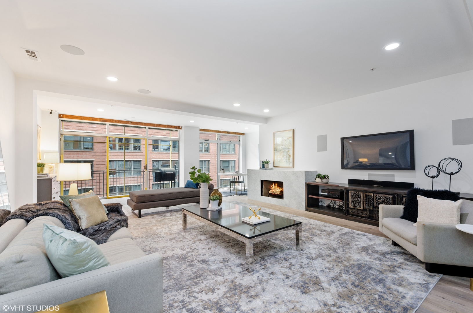 433 N WELLS Street 502