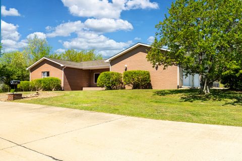 Tiny photo for 10 Peachtree Place, Harrisburg, IL 62946 (MLS # 12616419)