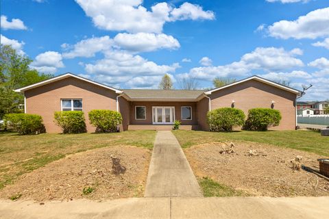 Photo of 10 Peachtree Place, Harrisburg, IL 62946 (MLS # 12616419)