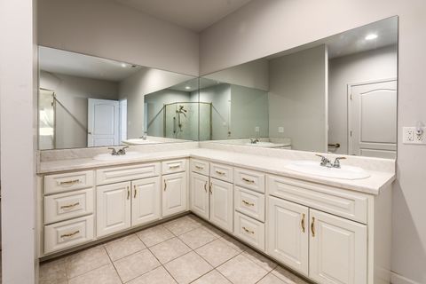 Tiny photo for 10 Peachtree Place, Harrisburg, IL 62946 (MLS # 12616419)