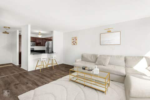Tiny photo for 2650 N Lakeview Avenue #404, Chicago, IL 60614 (MLS # 12727454)