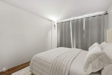 Tiny photo for 2650 N Lakeview Avenue #404, Chicago, IL 60614 (MLS # 12727454)