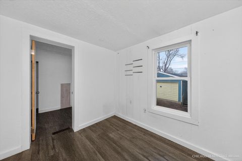 Tiny photo for 712 N Cedarwood Circle, Round Lake Heights, IL 60073 (MLS # 12519745)