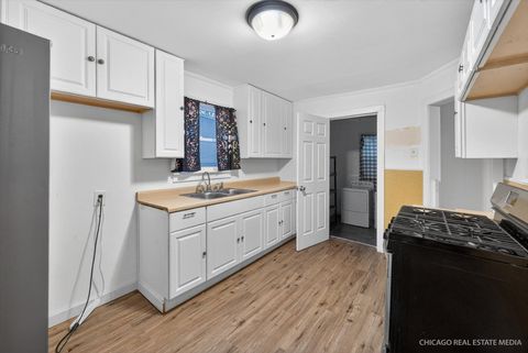 Tiny photo for 712 N Cedarwood Circle, Round Lake Heights, IL 60073 (MLS # 12519745)