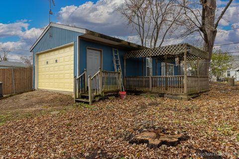 Tiny photo for 712 N Cedarwood Circle, Round Lake Heights, IL 60073 (MLS # 12519745)