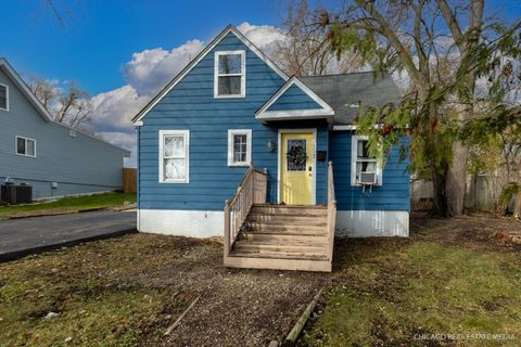 Tiny photo for 712 N Cedarwood Circle, Round Lake Heights, IL 60073 (MLS # 12519745)