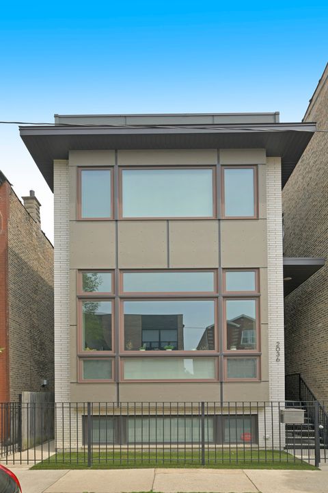 2036 W Huron Street Chicago IL 60612