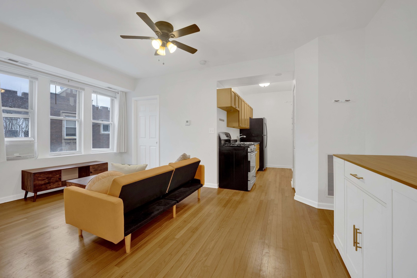 4427 N Lawndale Avenue 3A