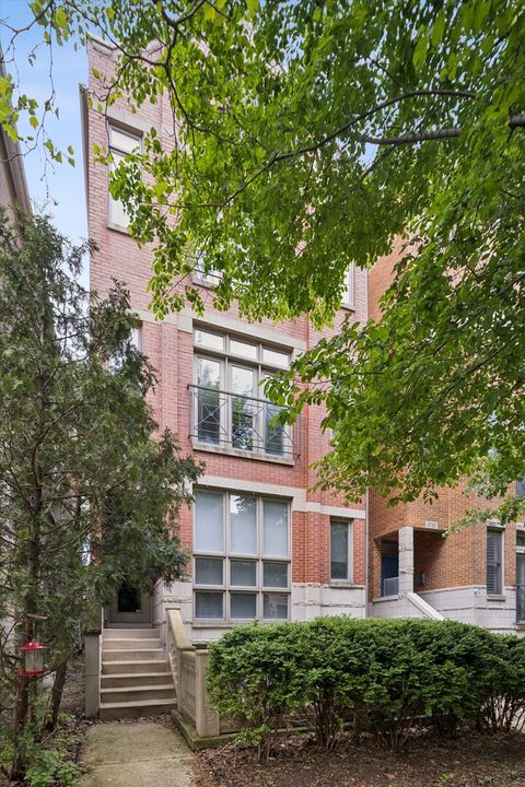 Photo of 3728 N Kenmore Avenue #2, Chicago, IL 60613 (MLS # 12639305)