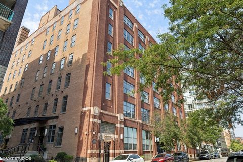 14 N Peoria Street 3E Chicago IL 60607
