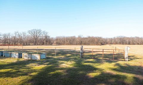 Tiny photo for 1740 Brier Creek Road #1, Harrisburg, IL 62946 (MLS # 100000613)