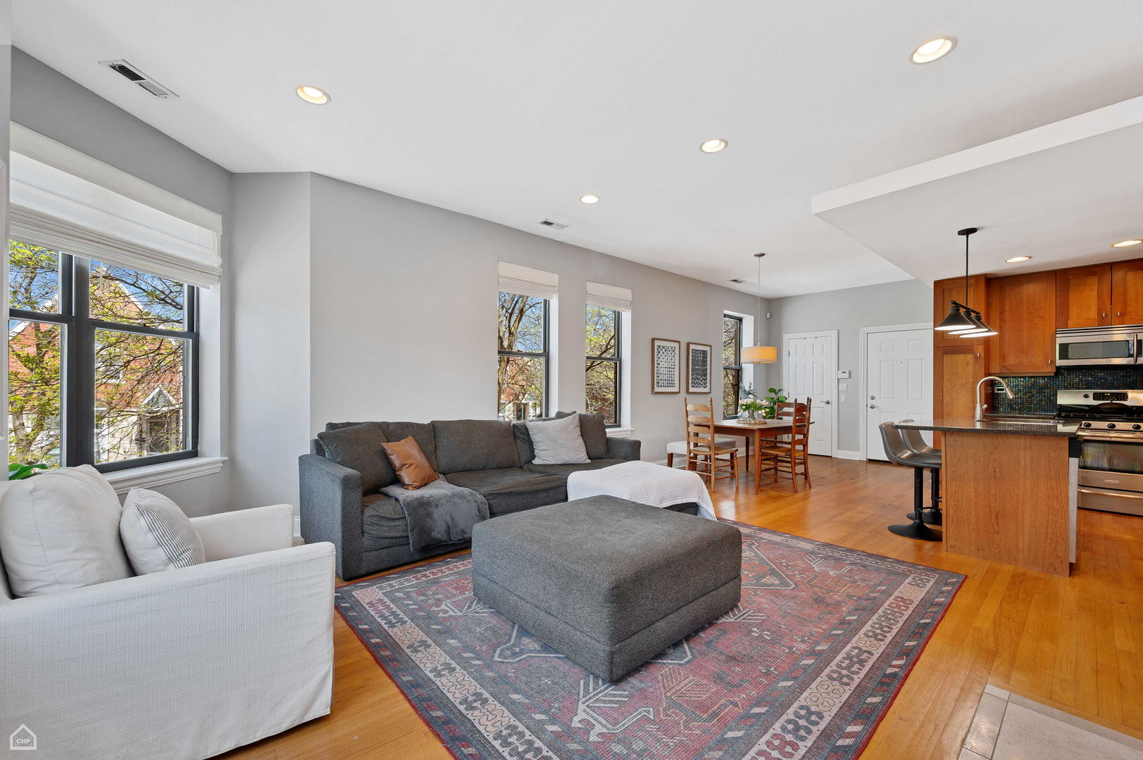 4606 S Lake Park Avenue 201N