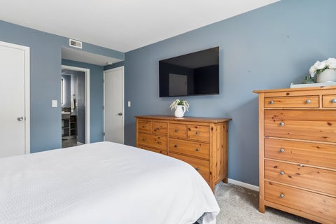 Tiny photo for 319 E Victoria Circle #319, North Aurora, IL 60542 (MLS # 12721999)
