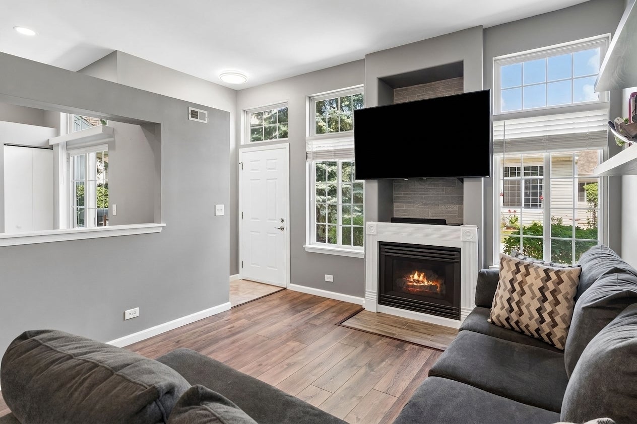 319 E Victoria Circle 319
