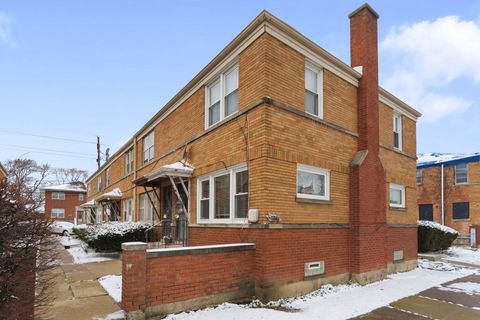 Tiny photo for 1028 BELLWOOD Avenue #E, Bellwood, IL 60104 (MLS # 12571598)
