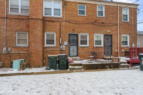 Tiny photo for 1028 BELLWOOD Avenue #E, Bellwood, IL 60104 (MLS # 12571598)