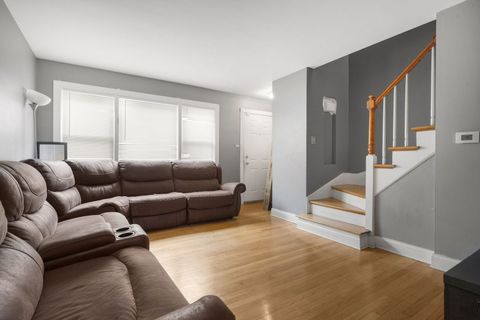 Tiny photo for 1028 BELLWOOD Avenue #E, Bellwood, IL 60104 (MLS # 12571598)