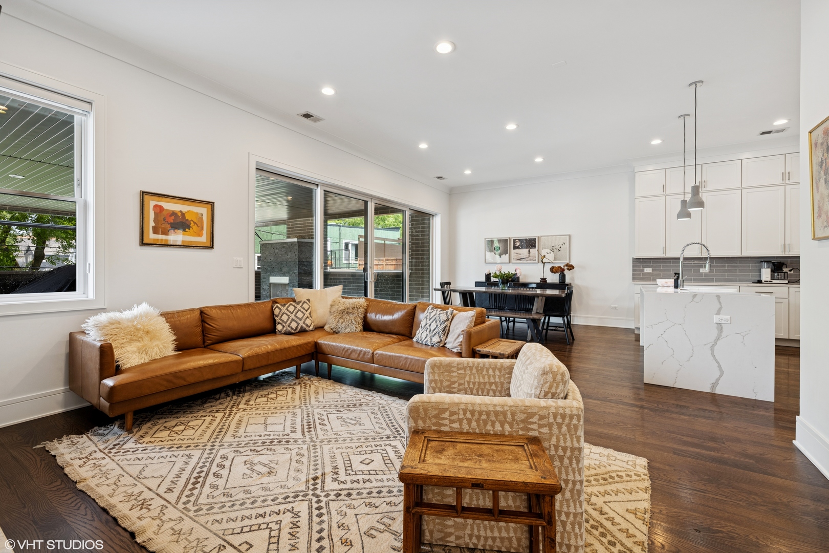 2242 W Lawrence Avenue 203