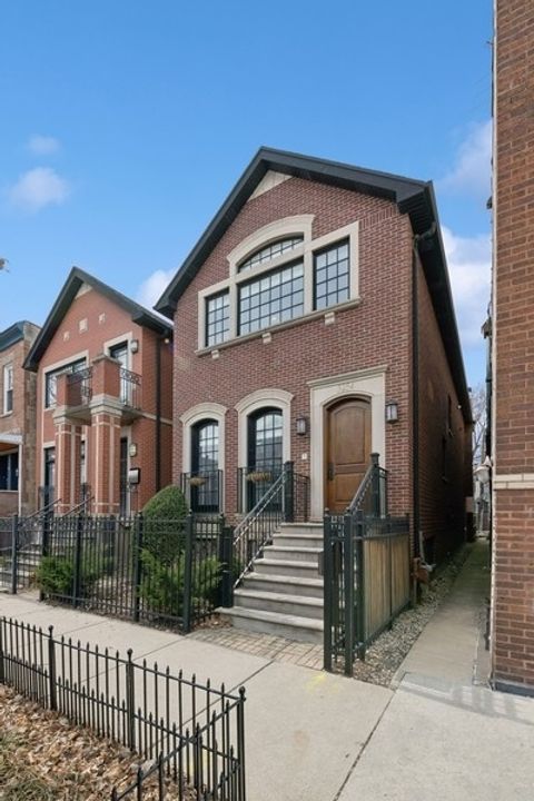 3254 N Leavitt Street Chicago IL 60618