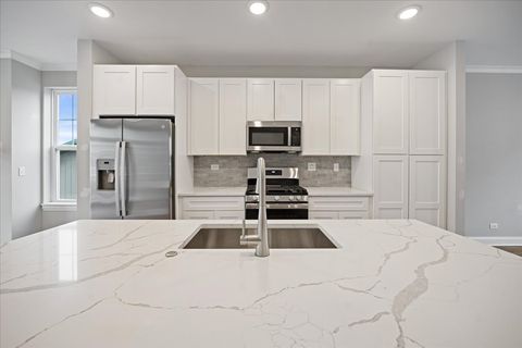 Tiny photo for 184 Eli Court, Des Plaines, IL 60016 (MLS # 12589736)