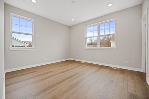 Tiny photo for 184 Eli Court, Des Plaines, IL 60016 (MLS # 12589736)