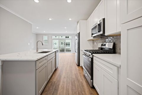 Tiny photo for 184 Eli Court, Des Plaines, IL 60016 (MLS # 12589736)