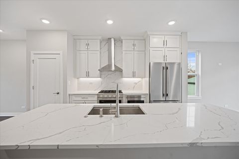 Tiny photo for 184 Eli Court, Des Plaines, IL 60016 (MLS # 12589736)