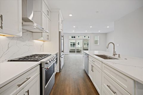 Tiny photo for 184 Eli Court, Des Plaines, IL 60016 (MLS # 12589736)