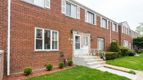 Photo of 1819 W NORWOOD Street #C, Chicago, IL 60660 (MLS # 12633830)