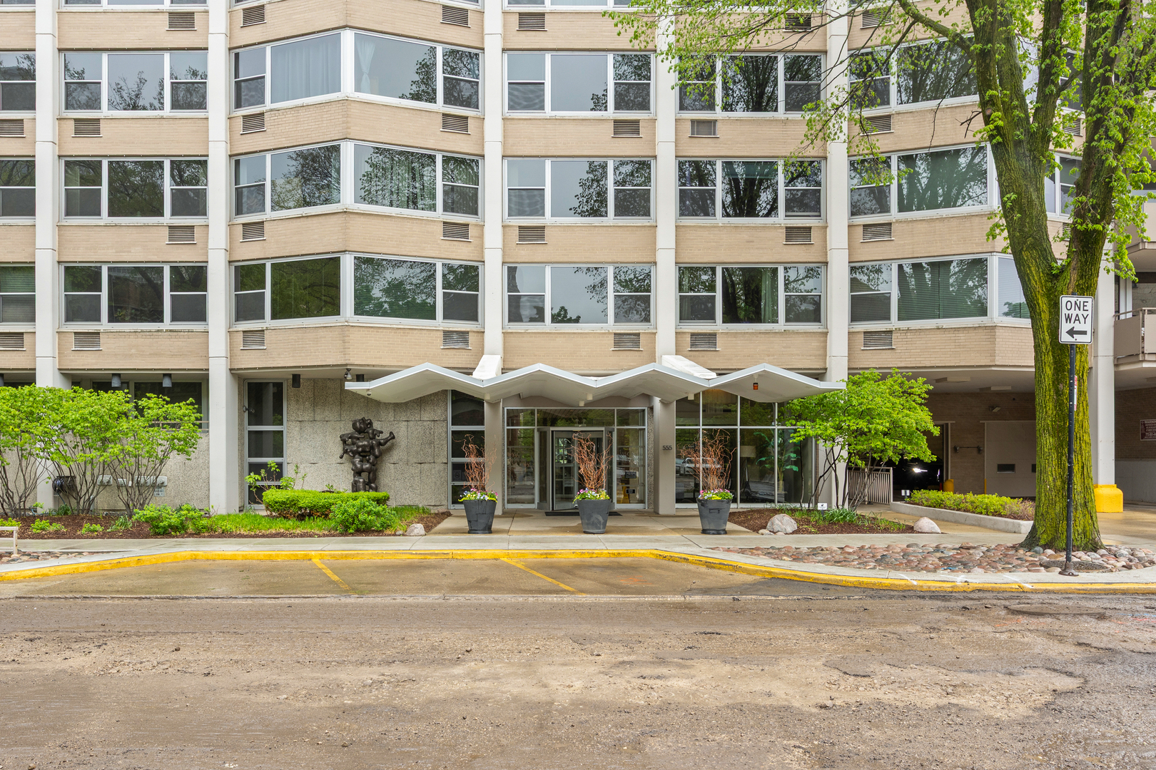 555 W Cornelia Avenue 1904