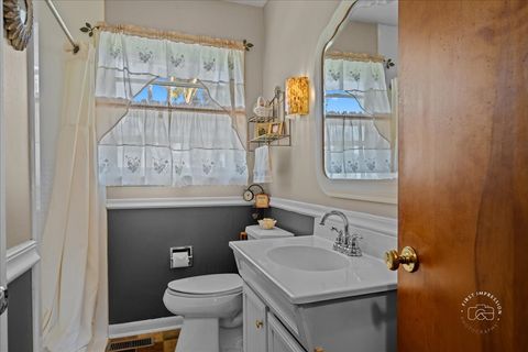 Tiny photo for 1010 Walnut Street, St. Charles, IL 60174 (MLS # 12456768)