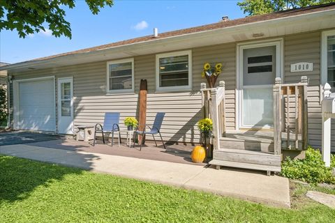 Tiny photo for 1010 Walnut Street, St. Charles, IL 60174 (MLS # 12456768)