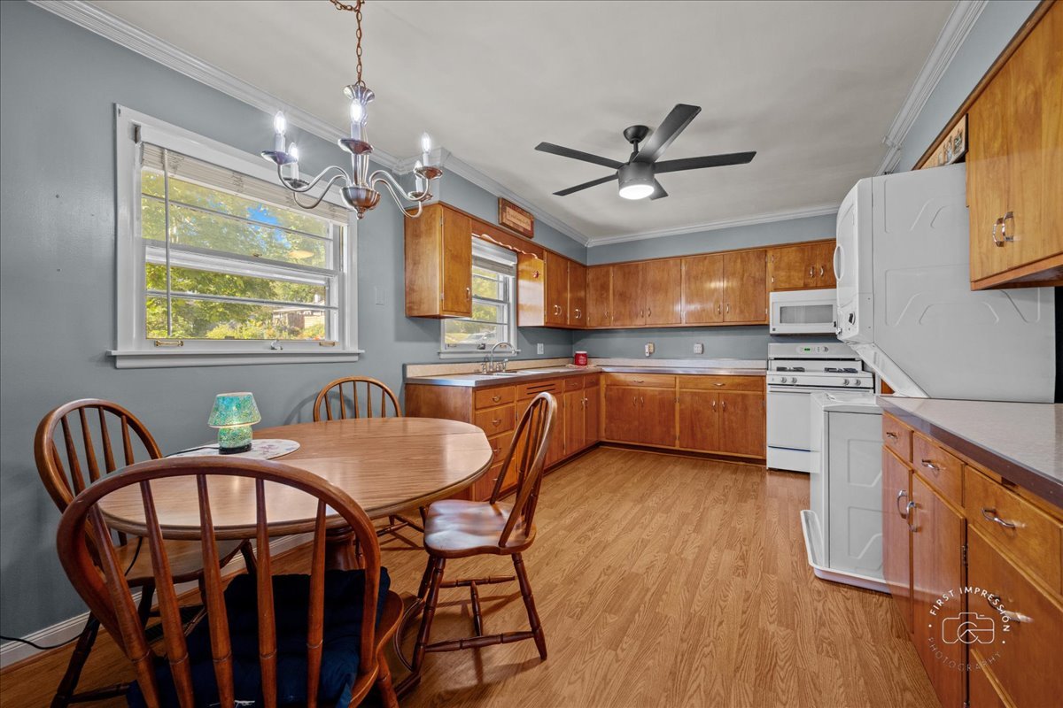 St. Charles, Illinois 60174, United States, 2 Bedrooms Bedrooms, ,2 BathroomsBathrooms,Residential,Active,199787