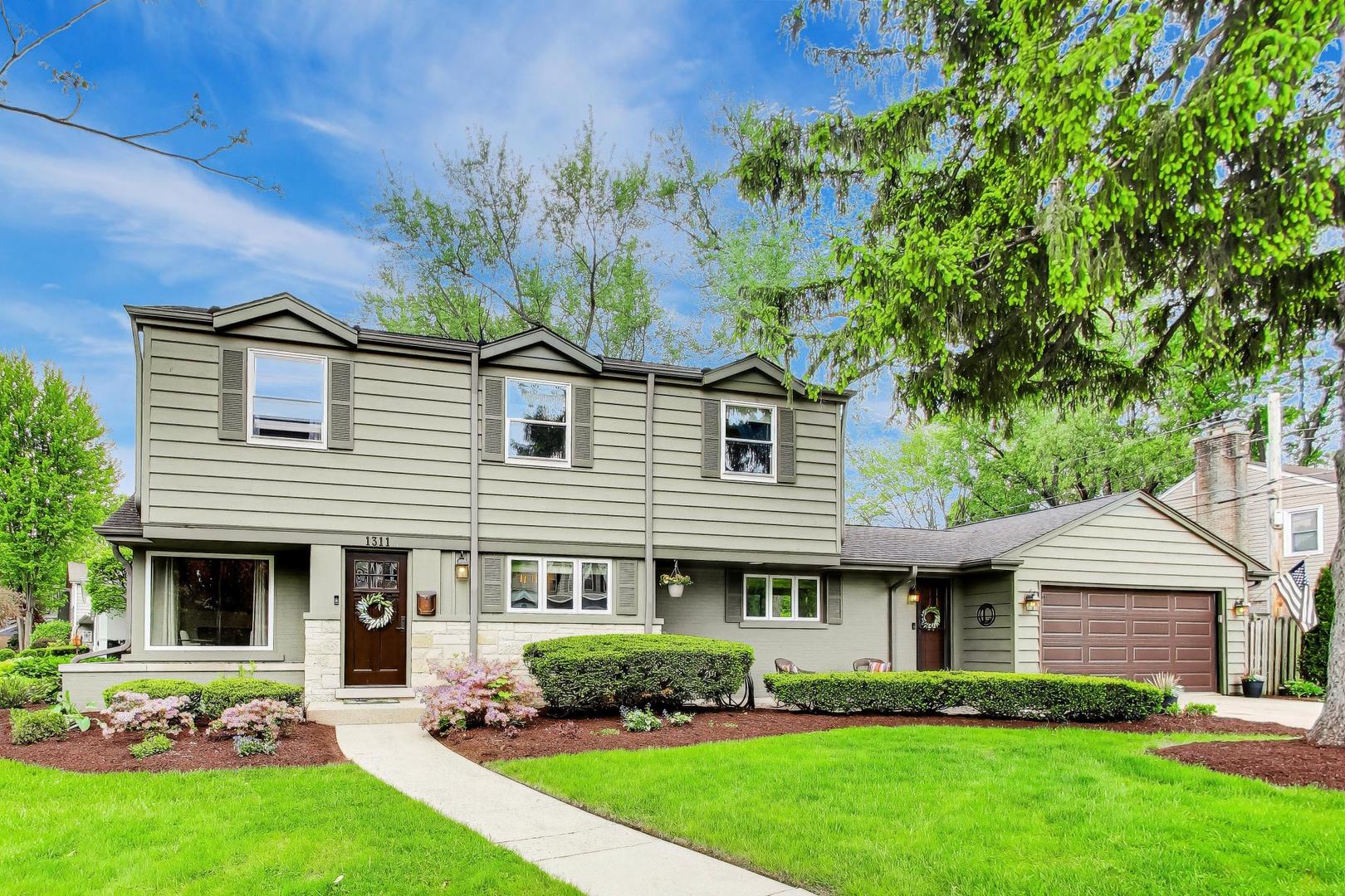 1311 E Woodford Place