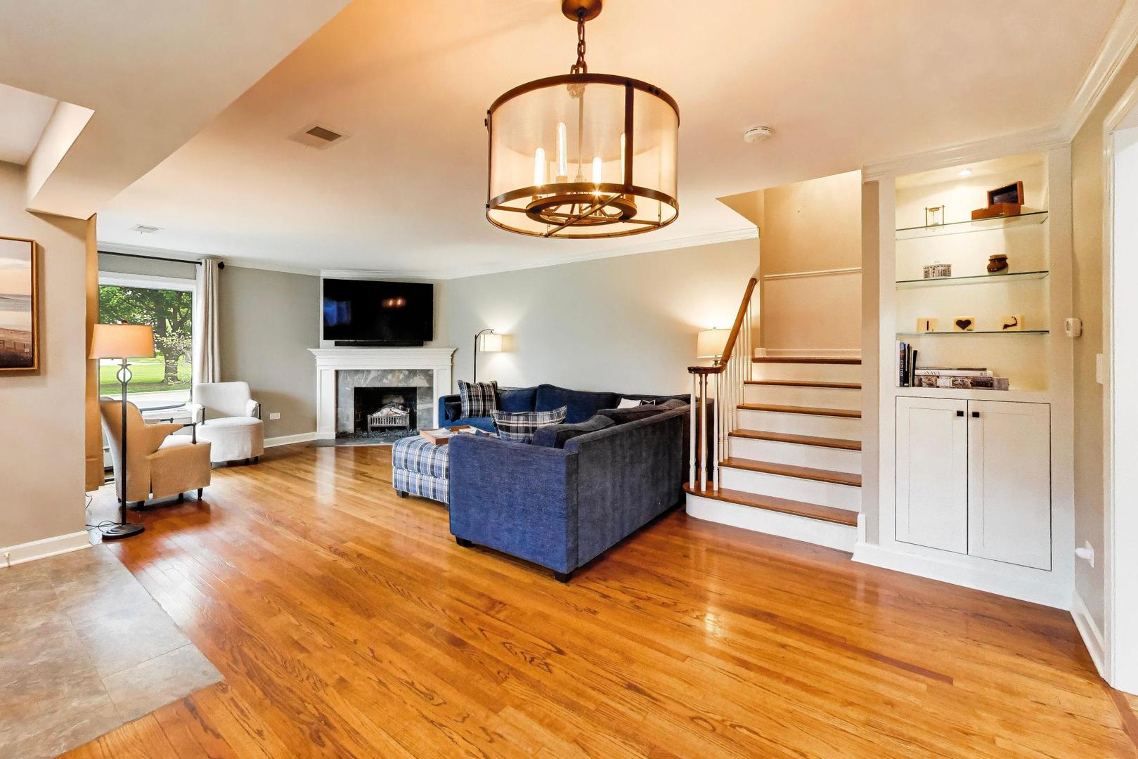 1311 E Woodford Place
