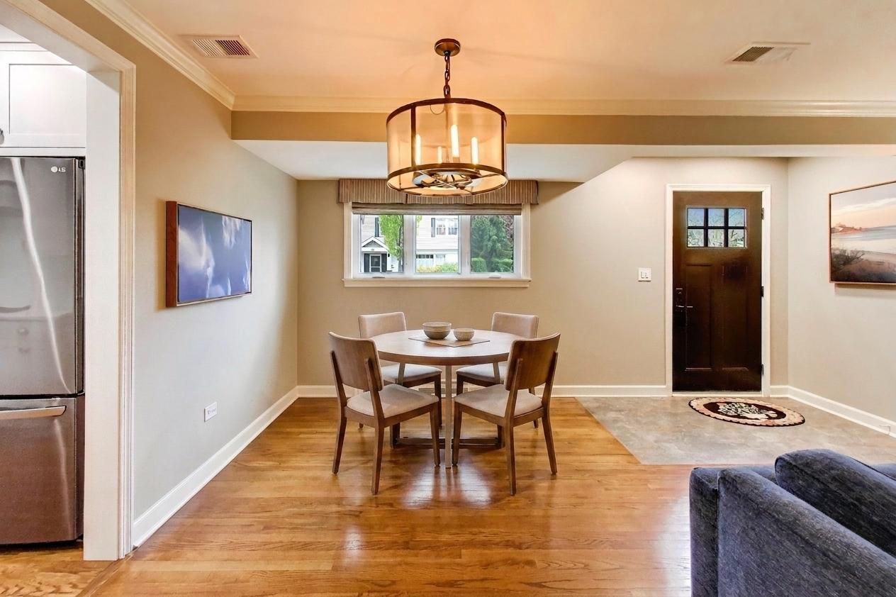 1311 E Woodford Place