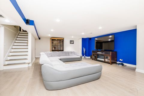 Tiny photo for 212 S Hi Lusi Avenue, Mount Prospect, IL 60056 (MLS # 12689797)