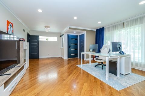Tiny photo for 212 S Hi Lusi Avenue, Mount Prospect, IL 60056 (MLS # 12689797)