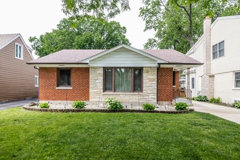 Tiny photo for 212 S Hi Lusi Avenue, Mount Prospect, IL 60056 (MLS # 12689797)