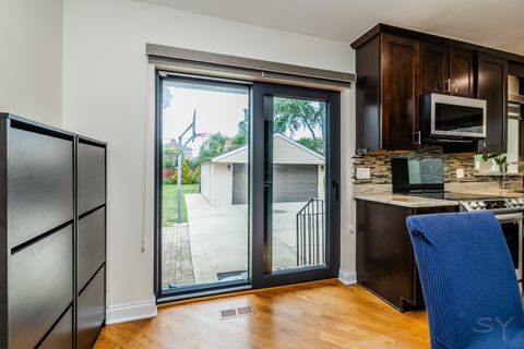 Tiny photo for 212 S Hi Lusi Avenue, Mount Prospect, IL 60056 (MLS # 12689797)