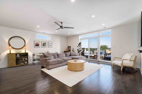 Tiny photo for 2707 W BELMONT Avenue #4W, Chicago, IL 60618 (MLS # 12618831)