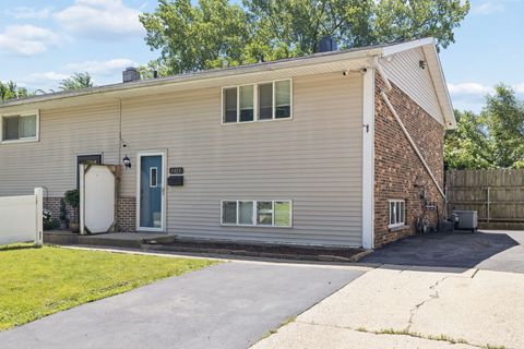 Photo of 1323 Highland Avenue, Lockport, IL 60441 (MLS # 12678716)