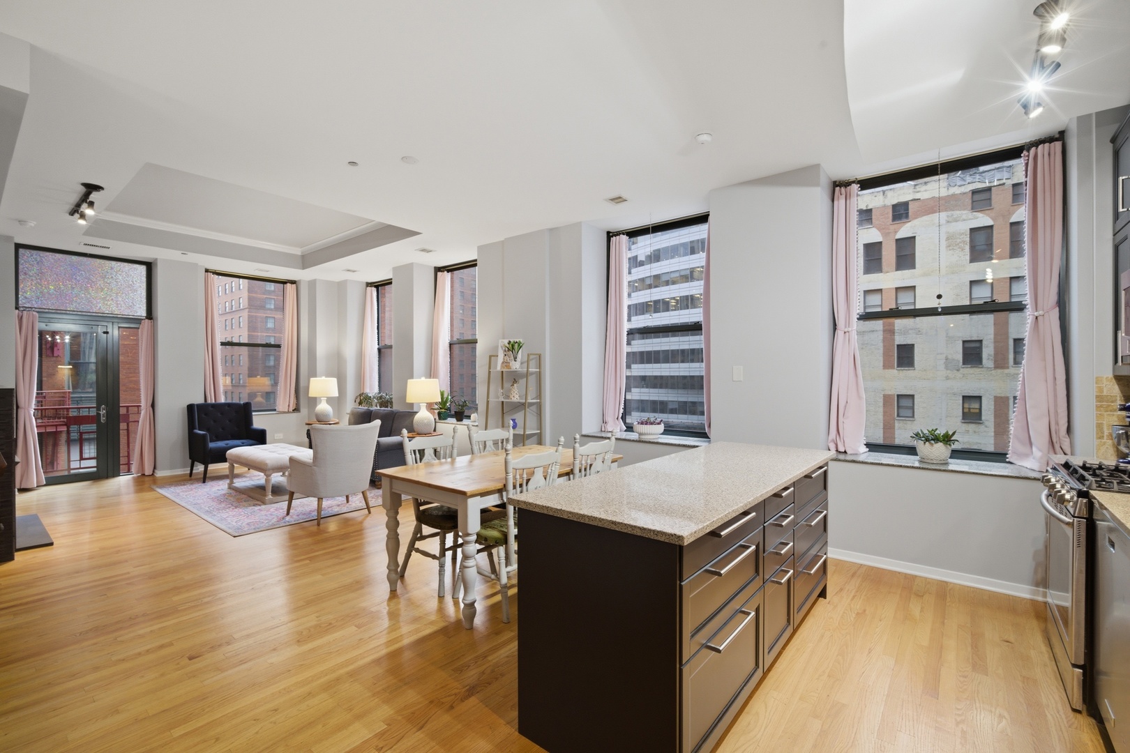 208 W Washington Street 910