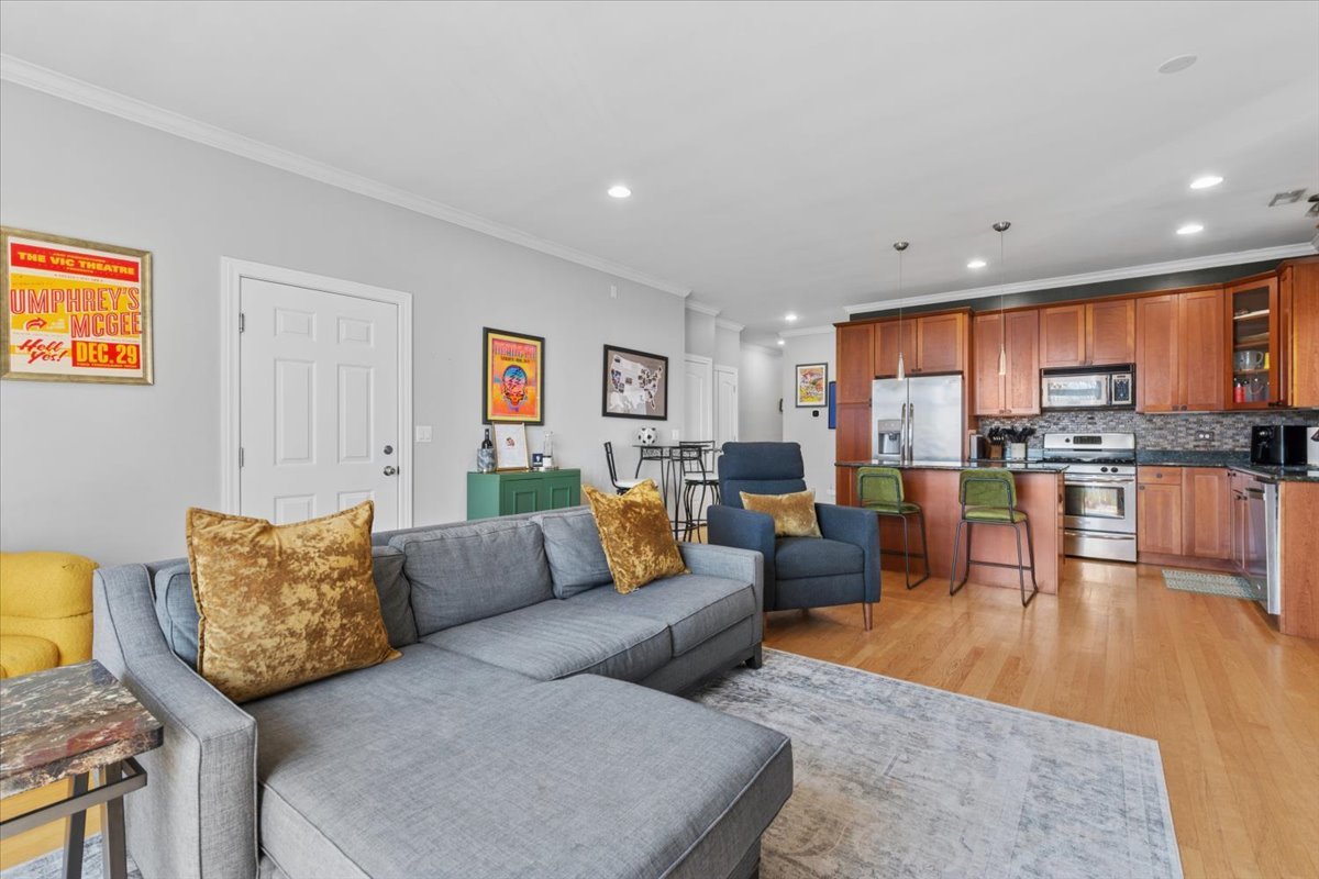 2816 N Rockwell Street 3N