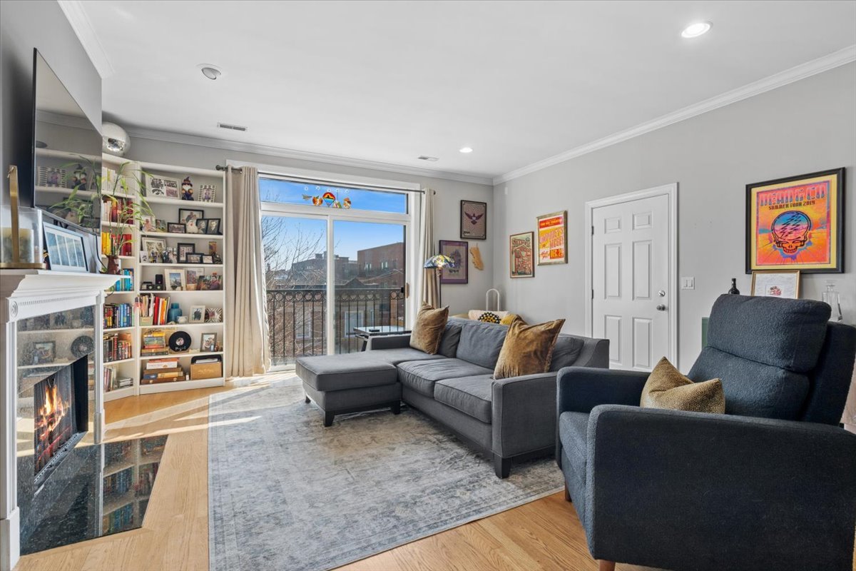 2816 N Rockwell Street 3N