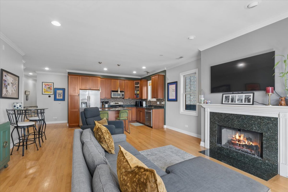 2816 N Rockwell Street 3N